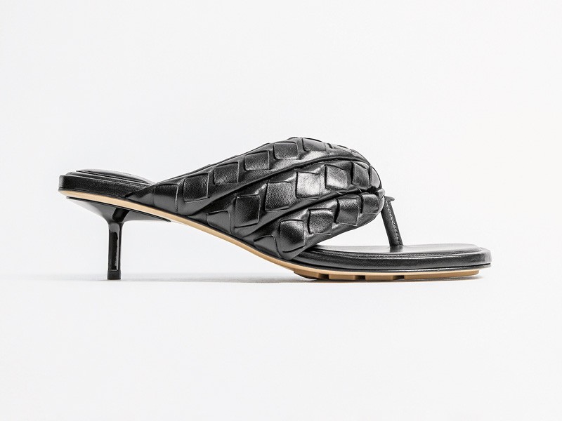 OJOTAS ALTAS CALZADO MUJER TENDENCIA PRIMAVERA VERNAO 2026 2027 SERMA 157868250V3H6A1000_A.jpg High flip-flops elevate minimal straps with precise heels