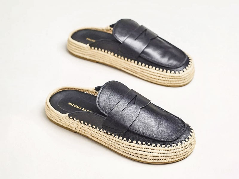Mules tipo mocasín activan lazos, hebillas y texturas