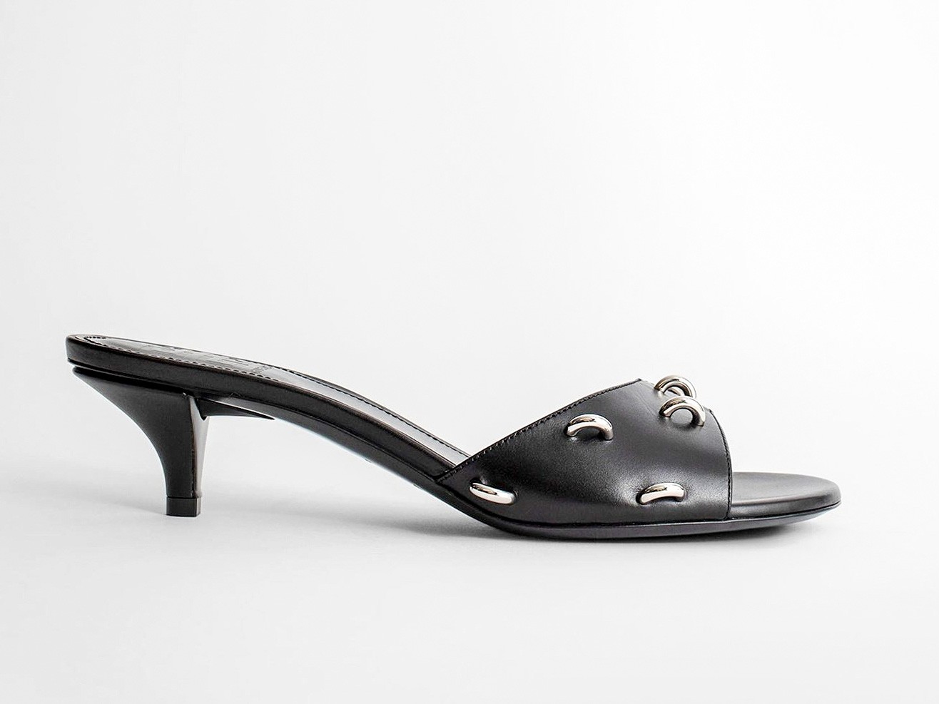 KITTEN HEELS: regain elegance after the pandemic