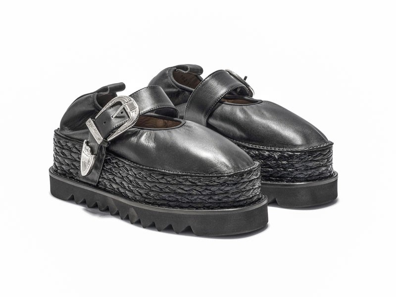 Flat shoes
