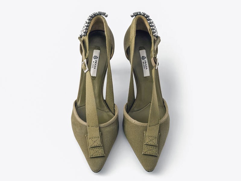 High shoes combine pointed toes, textures and heels
