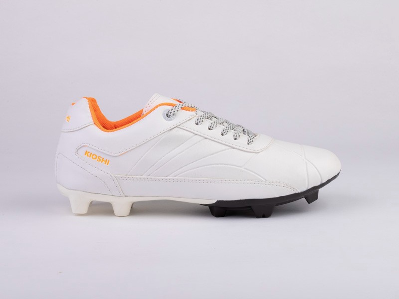 KIOSHI ingresa al mercado de botines de fútbol
