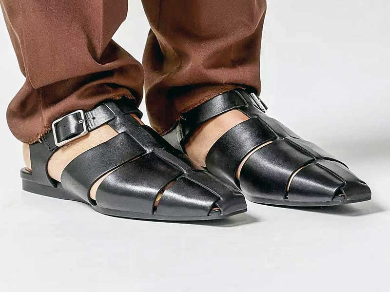 Classic sandals: Renewal on traditional models