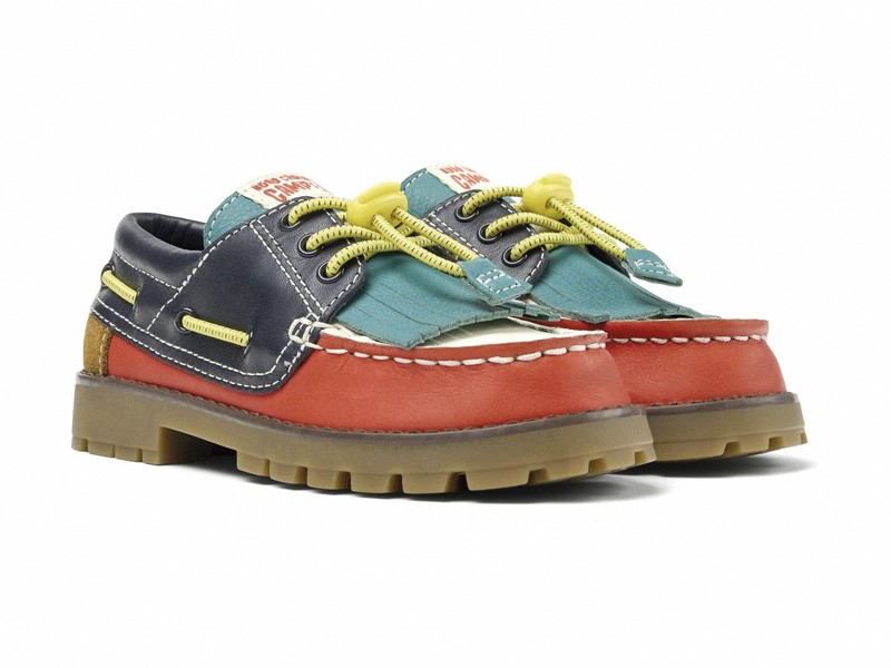 Closed children's shoes