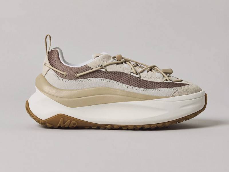Urban chunky sneakers with high-volume soles and sport aesthetics