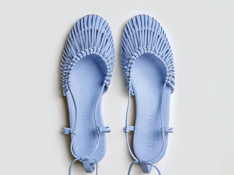 Surface geometry transforms women’s slingbacks
