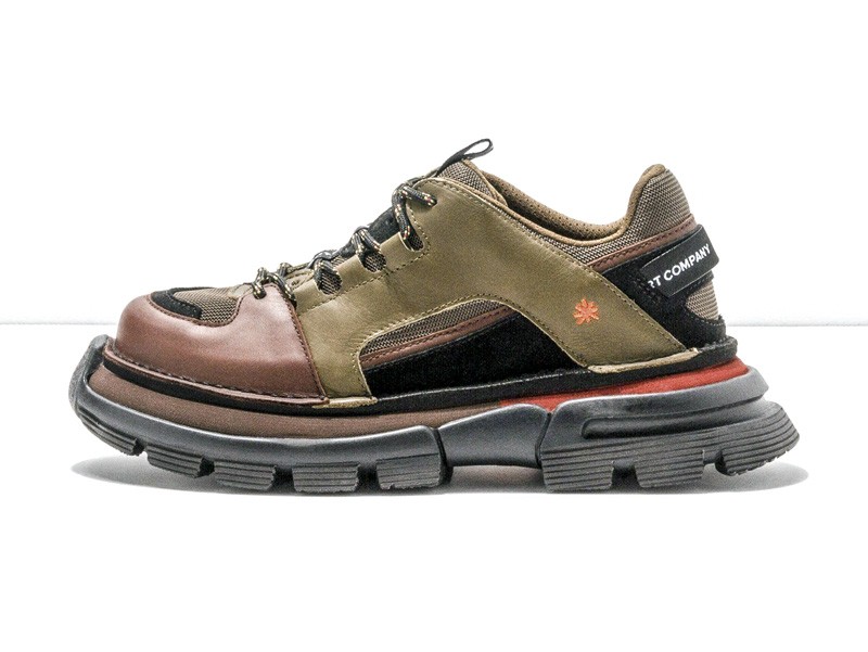 Lace-up casual shoes