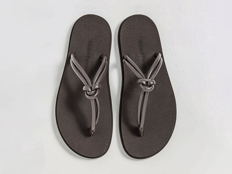 Flip-flops: minimal delicacy