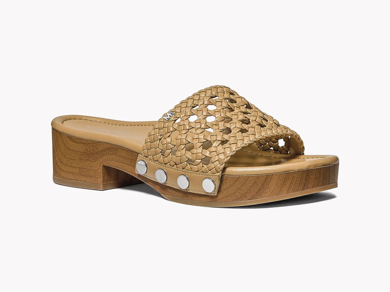 CHANCLAS FAJAS CALZADO MUJER ARTESANAL SANDALIA TENDENCIA PRIMAVERA VERNAO 2026 2027 SERMA1670400026413555_PEANUT_A1.jpg Women’s clogs highlight studs, textures and block bases