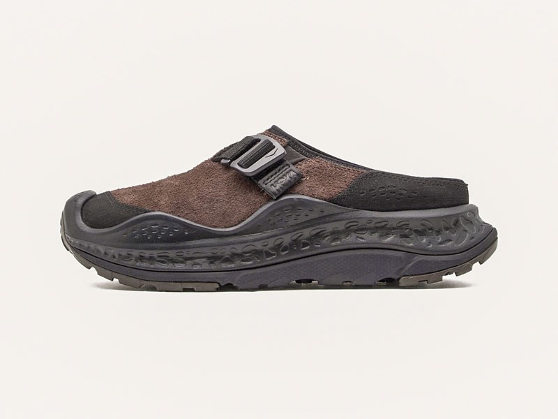 Mules deportivas fusionan talón abierto y sneaker