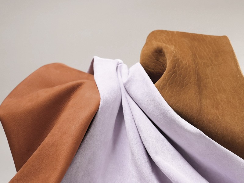CUERO MUJER CALZADO TENDENCIA PRIMAVERA VERNAO 2026 2027 SERMA167FOTO-3.-PREMIERE-VISION-FEB.26-3.jpg Leathers emphasize textures, color and woven surfaces