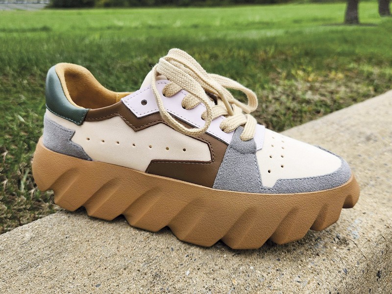 Urban sports sneakers: Updated and comfortable