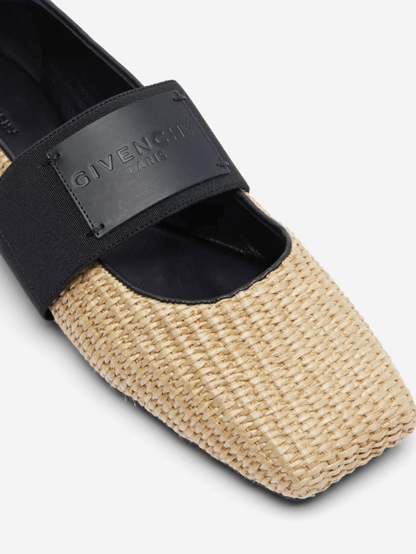 GIVENCHY ballerina flats. Luxury dressed in raffia