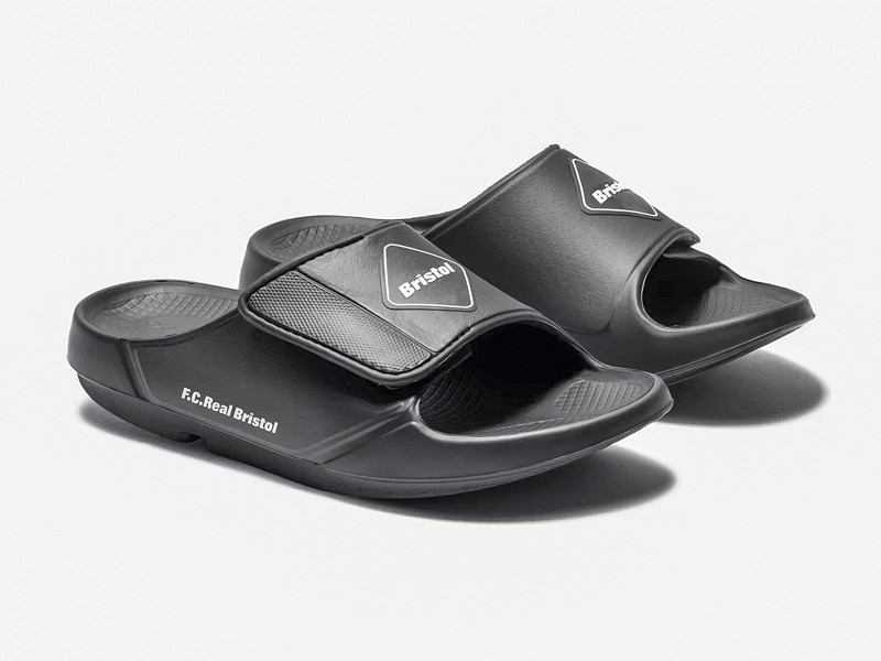 CHANCLAS SANDALIAS HOMBRE TENDENCIA CALZADO MARROQUINERIA BOLSOS CARTERAS PRIMAVERA VERANO 2026 SERMA 158 https___s3.store.hypebeast.com_media_image_63_fc_oofos-ooahh-sport-flex-black-model-5-63fcd1f0.jpg Sport-tech slides differentiate uppers through segments and openings