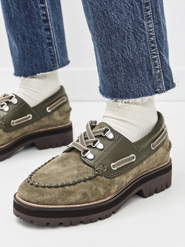 Casual lace-ups with mixed matte materials
