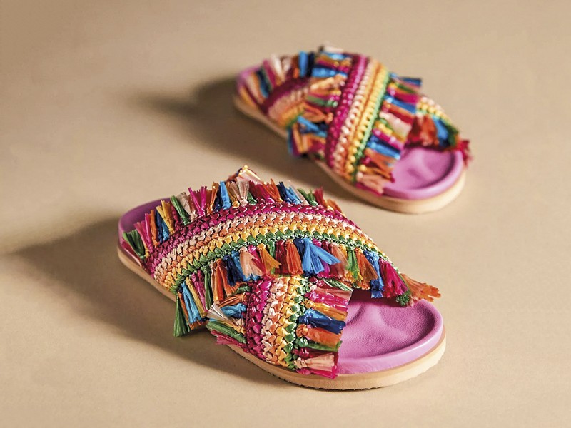 Flat slides / sandals: Ethnic-inspired craftsmanship