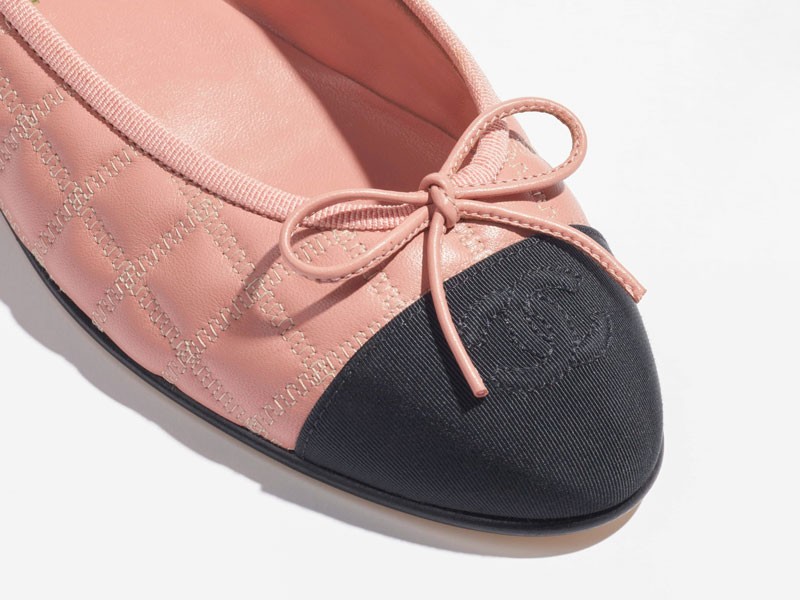 Ballerinas CHANEL: Sobriedad y elegancia para el próximo verano