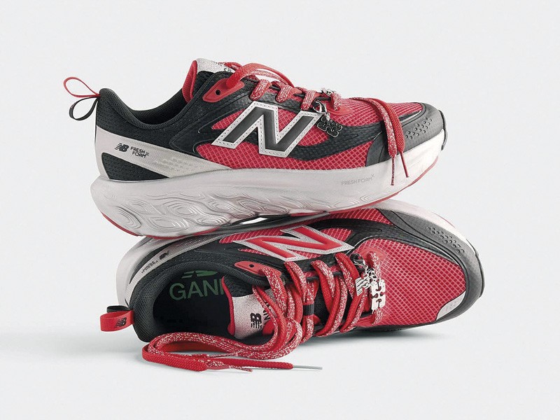 Performance sports sneakers