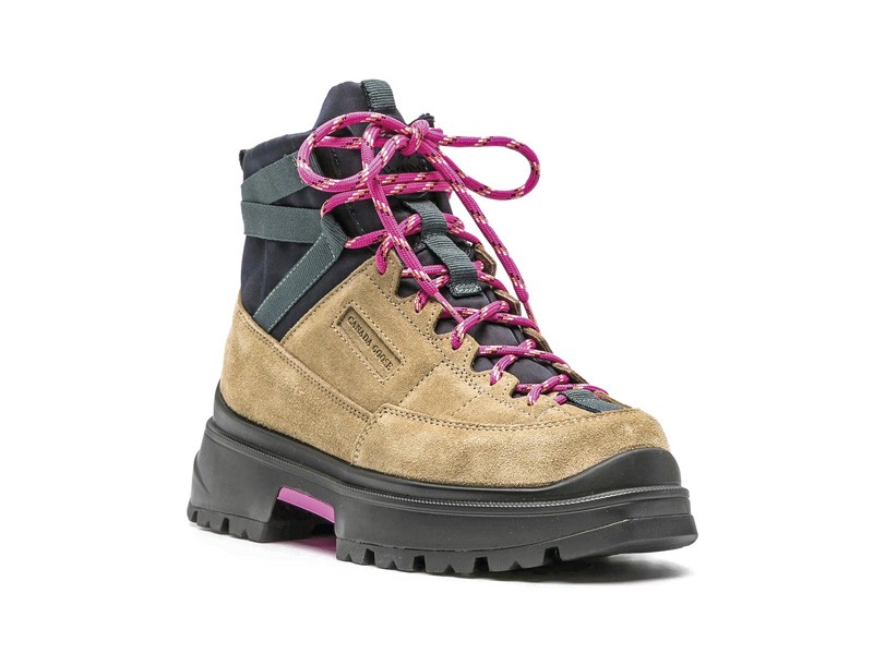 Outdoor boots with trekking DNA for the city