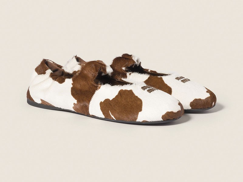 Animal-print ballerinas focus on surface and contrast