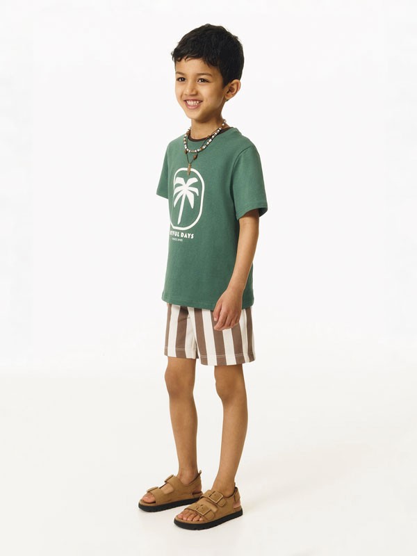 Kids’ sandals segment the assortment through closures and color