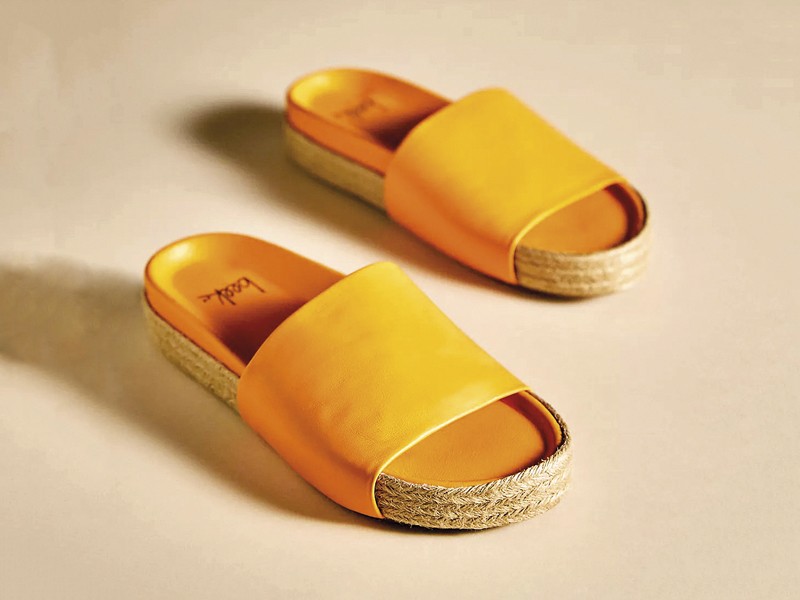 Flat Slides / Sandals