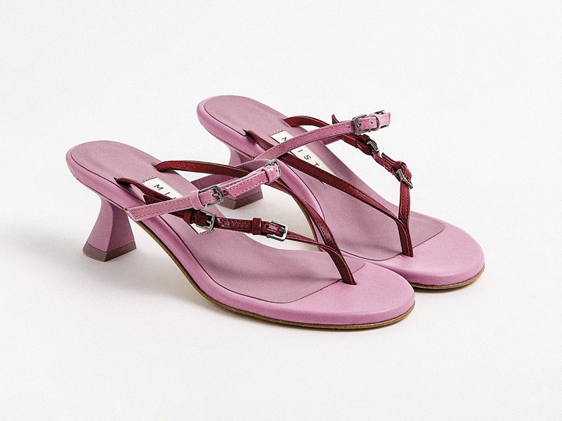 OJOTAS ALTAS CALZADO MUJER TENDENCIA PRIMAVERA VERNAO 2026 2027 SERMA 1574888dbea14f73f43f82fe7285758620bce08e356-2560x3840.jpg High flip-flops elevate minimal straps with precise heels