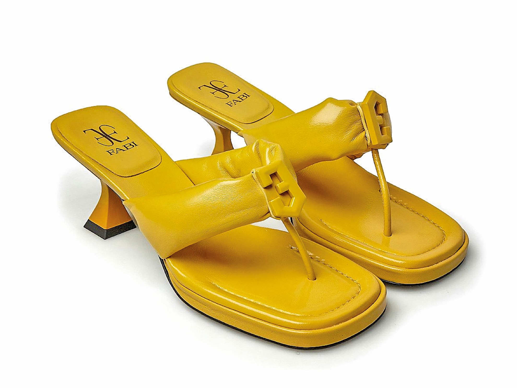 Flip flops with high heels and platforms: Minimal uppers, greater sensuality