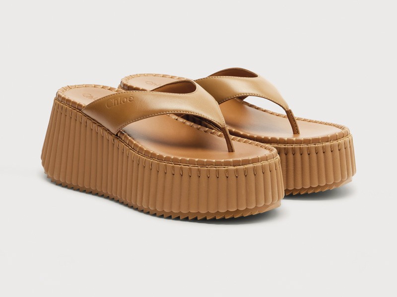 PLATAFORMAS MUJER CALZADO TENDENCIA PRIMAVERA VERNAO 2026 2027 SERMA167P01188299.jpg Women’s platforms elevate weaves, bases and volume