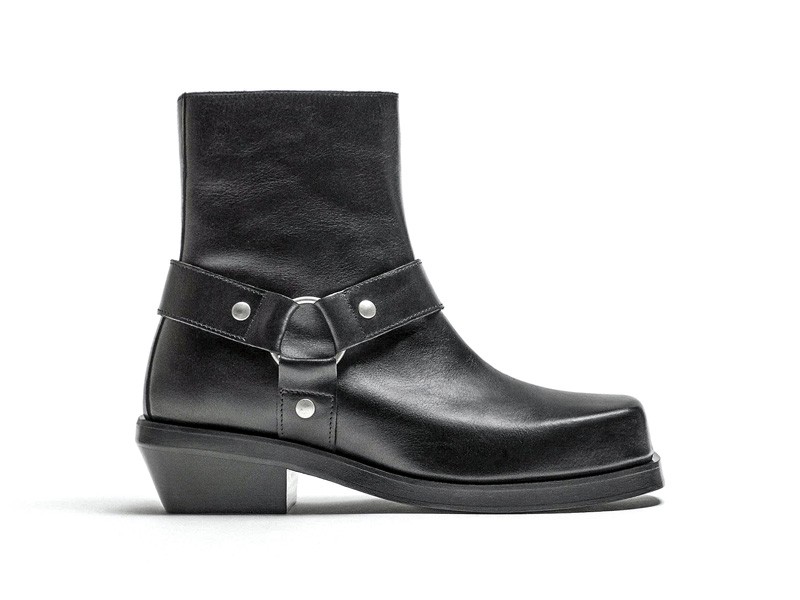 Hardware and panels strengthen chunky-based booties