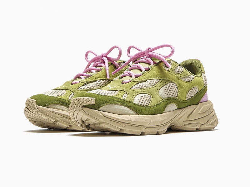Urban sports sneakers