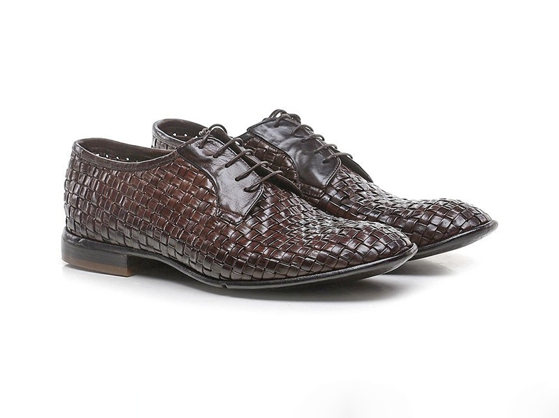 Lace-up dress shoes