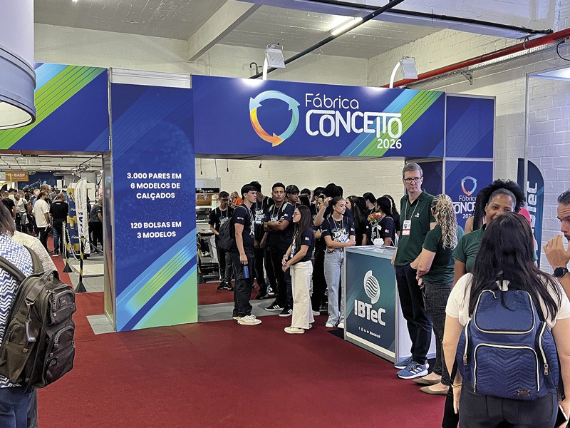 La FÁBRICA CONCEPTO, la producción en vivo y directo, que muestra procesos y operaciones en la fabricación de calzados. FIMEC celebrará 50 ediciones reuniendo a la cadena cuero-calzado