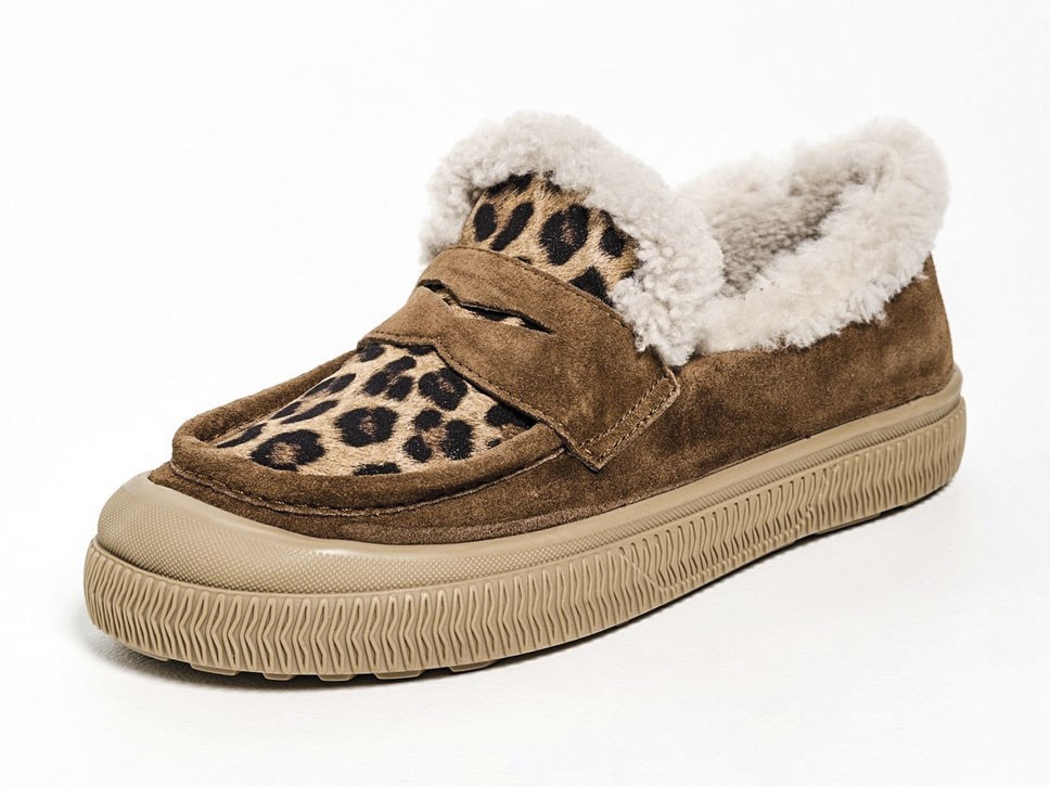 Tendencias en mocasines mujer 2026 efecto shearling