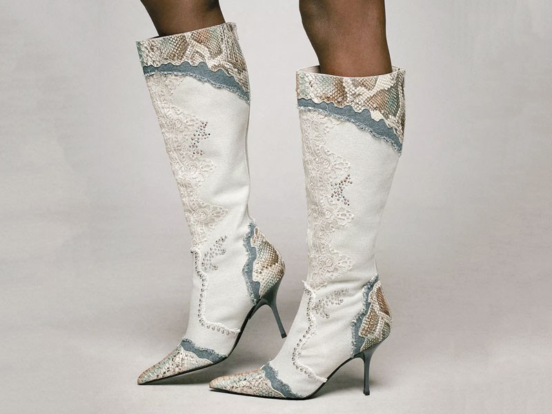 High-heeled boots