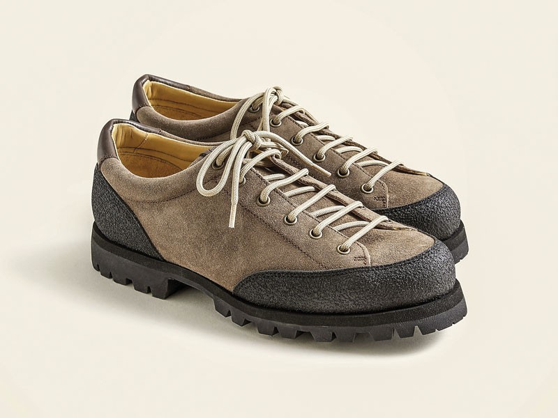 Lace-up casual shoes