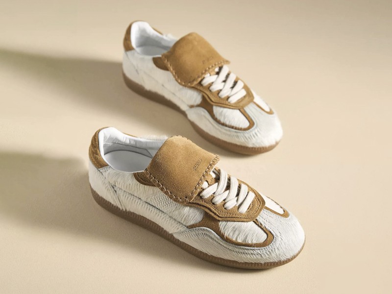 Urban sports sneakers: Updated vintage