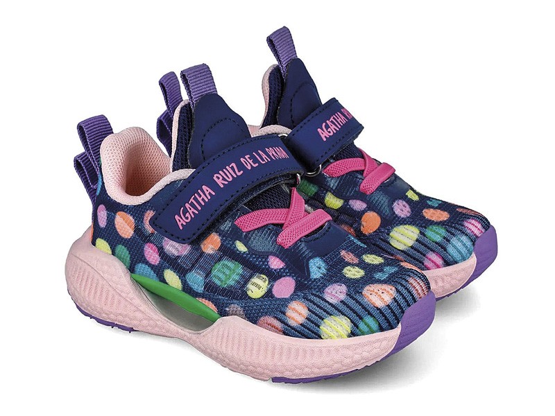 Kids sneakers with mixed closures and high-volume soles