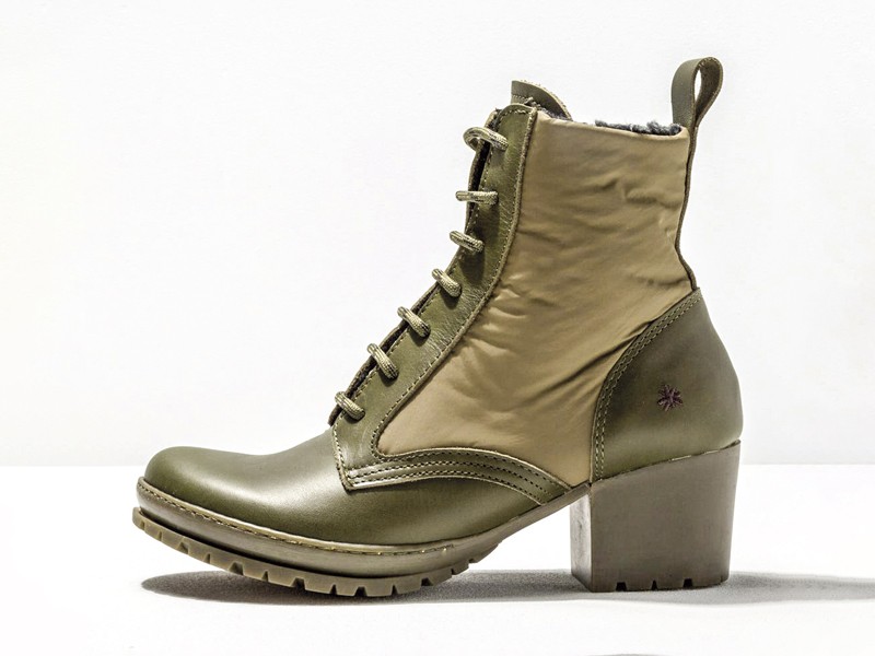 High lace-up booties