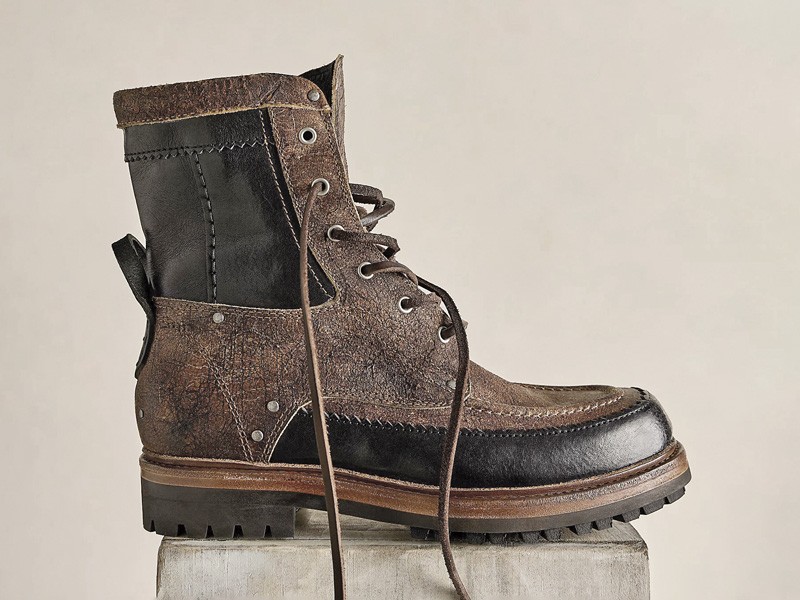 Flat lace-up booties: winter comfort