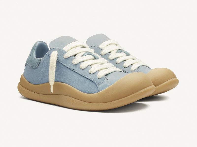 Sneakers retro consolidan suelas gum y color deportivo