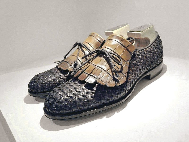 Lace-up dress shoes