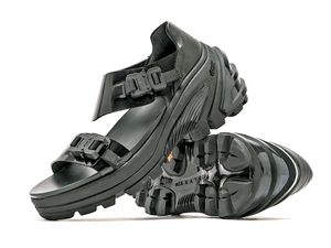 CALZADO-ZAPATO-MUJER-ABIERTO-OUTDOOR-CHUNKY-PRIMAVERA-VERANO-FOOTWEAR-SHOES-WOMAN-SPRING-SUMMER-SERMA-AAUSA0004LE01BLK0001_Alyx_Vibram_Sandals_Black_4.progressive.jpg