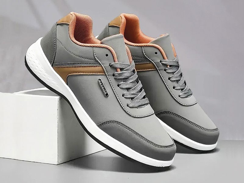 Lace-up casual shoes