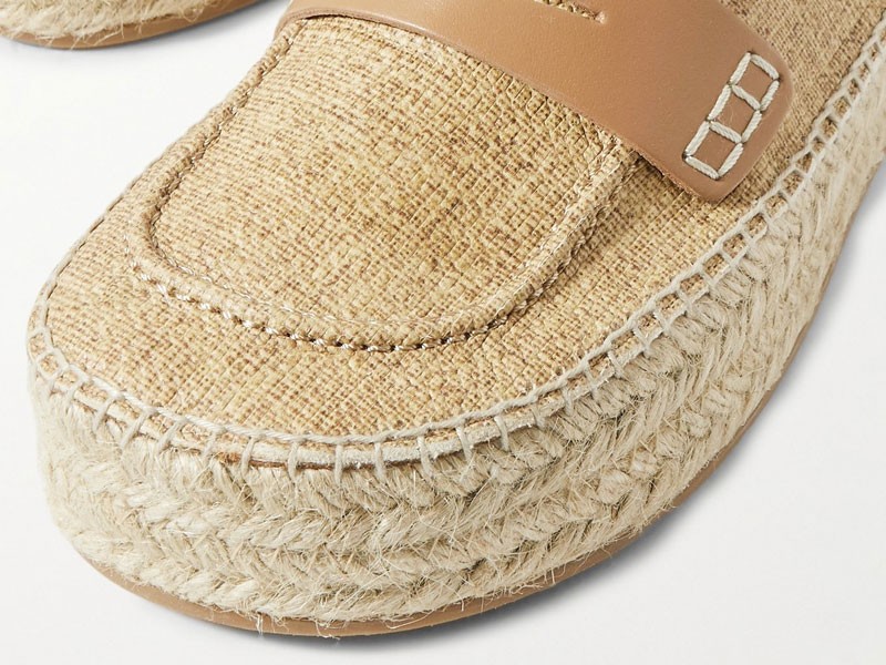 mules alpargatas JW Anderson tendencia calzado primavera verano 2024 sermaFOTO-5.jpg JW Anderson espadrille mules: the most comfortable and elegant