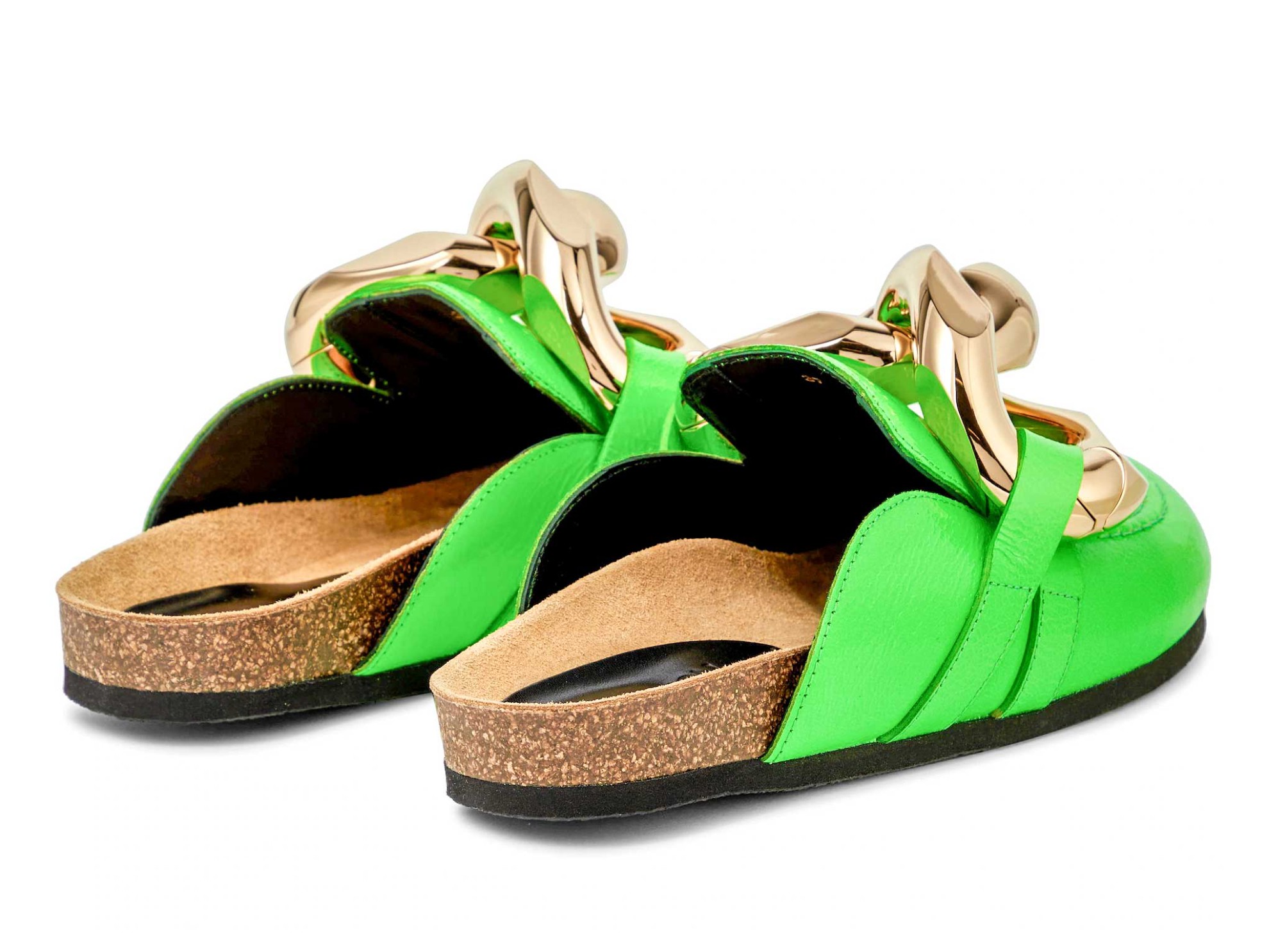 Próximo Verano 2022/23. Verde brillante y cadena exagerada para las mules de JW ANDERSON 