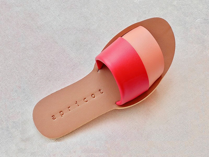 Minimalist APRICOT slides: Comfortable and elegant