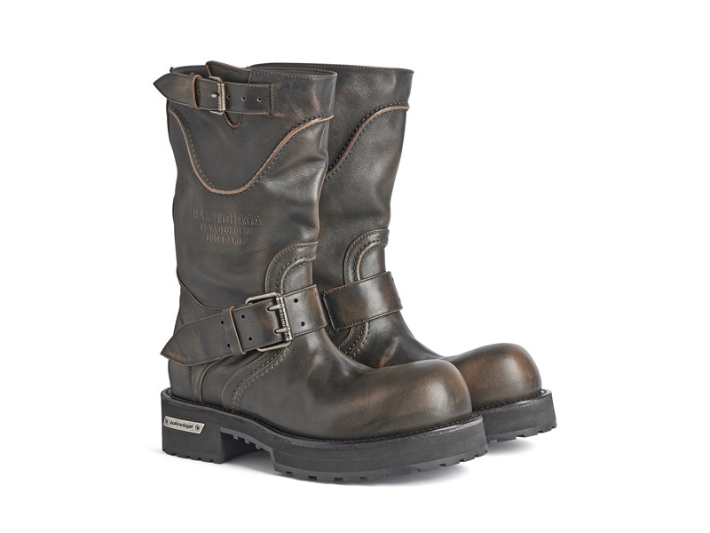 BOTAS BALENCIAGA MOTOQUERAS TENDENCIA 2026 SERMA FOTO-7.jpg The apocalyptic aesthetic of BALENCIAGA’s biker boots