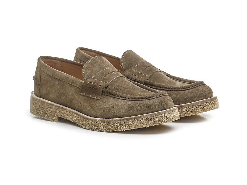Sporty moccasins: Incorporating new technologies