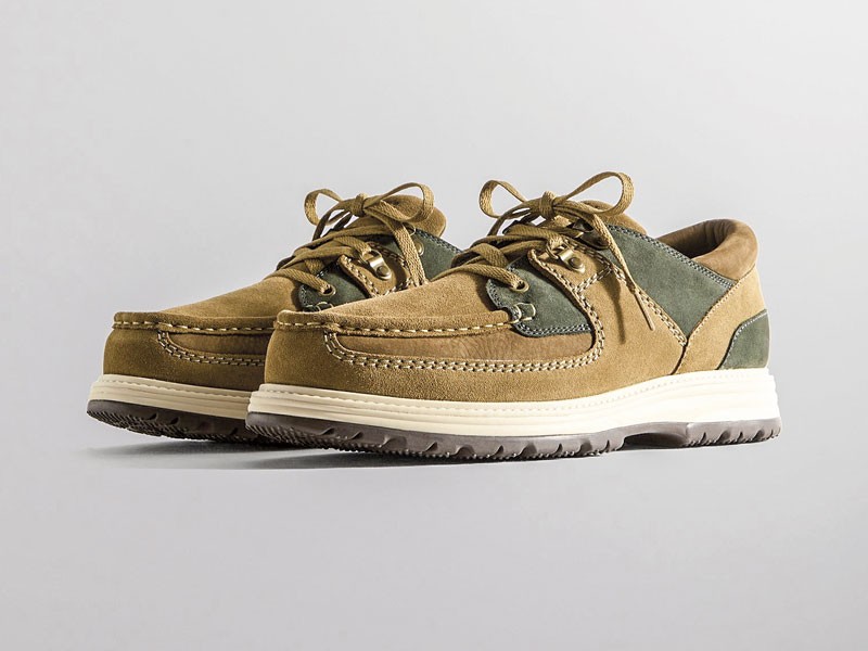 Lace-up casual shoes